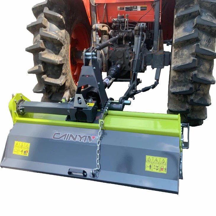 Takana asennettu pyörivä ohjausaisa traktoriin